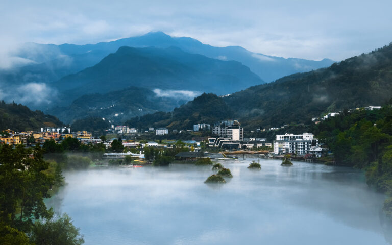 Splendid Landscape in the light - Morning fog on Sanjiang